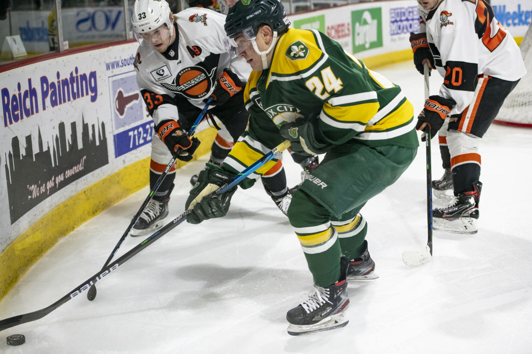 Musketeers vs Lancers hockey